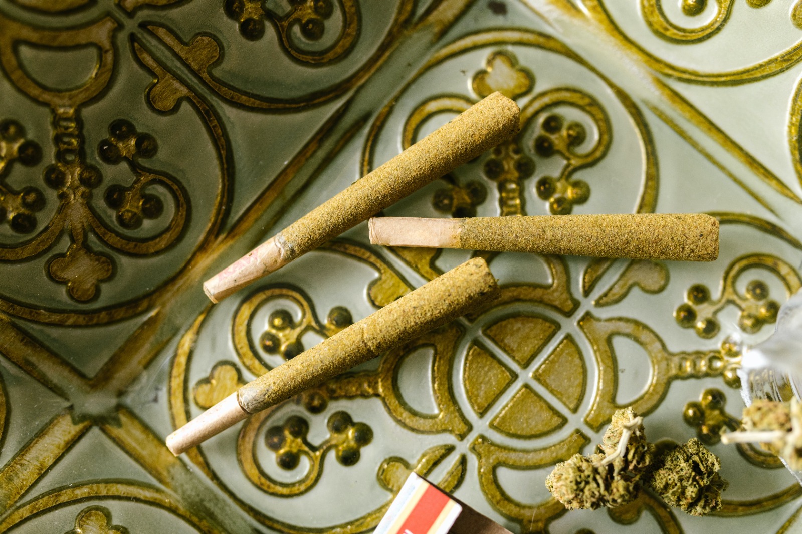 Puff, Puff, Relax: A Step-by-Step Guide on How To Smoke a Pre-Rolled CBD Joint for Maximum Chill!